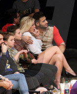 PEOPLE - Britney Spears verfolgt mit ihren Männern das Basketball- Spiel der Lakers