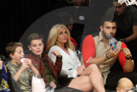 PEOPLE - Britney Spears verfolgt mit ihren Männern das Basketball- Spiel der Lakers