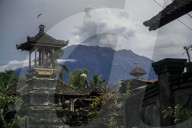  NEWS - Bali: Vulkan Mount Agung spukt weiterhin Asche
