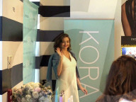 EXKLUSIV - Schwangere Miranda Kerr präsentiert strahlend ihre Kosmetik-Linie