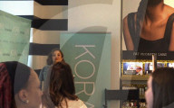 EXKLUSIV - Schwangere Miranda Kerr präsentiert strahlend ihre Kosmetik-Linie