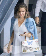 EXKLUSIV - Schwangere Miranda Kerr präsentiert strahlend ihre Kosmetik-Linie