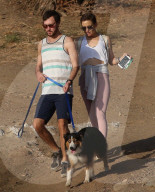 PEOPLE - Kate Hudson wandert mit Freund und Hund in den Hügeln von LA