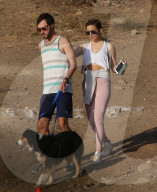 PEOPLE - Kate Hudson wandert mit Freund und Hund in den Hügeln von LA