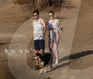 PEOPLE - Kate Hudson wandert mit Freund und Hund in den Hügeln von LA