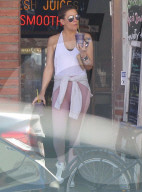 PEOPLE - Kate Hudson wandert mit Freund und Hund in den Hügeln von LA