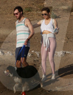 PEOPLE - Kate Hudson wandert mit Freund und Hund in den Hügeln von LA