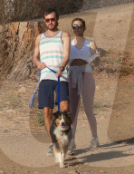 PEOPLE - Kate Hudson wandert mit Freund und Hund in den Hügeln von LA