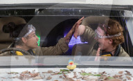 PEOPLE - Gruselig: Karaoke im Insektenverseuchten Auto im Dschungelcamp