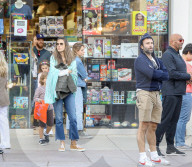 EXKLUSIV - Alessandra Ambrosio bummelt mit den Kids in Sherman Oaks