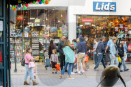 EXKLUSIV - Alessandra Ambrosio bummelt mit den Kids in Sherman Oaks