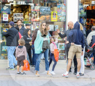 EXKLUSIV - Alessandra Ambrosio bummelt mit den Kids in Sherman Oaks