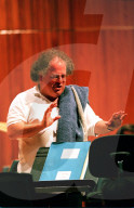 NEWS - Missbrauchsvorwürfe: MET Star-Dirigent James Levine suspendiert