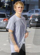 PEOPLE - Daumen Hoch: Justin Bieber in Beverly Hills unterwegs