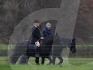 PEOPLE - Queen Elizabeth reitet durch den Park von Windsor