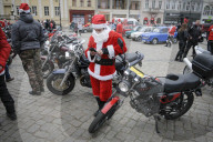 FEATURE - Motorisierte Weihnachtsmänner in Polen