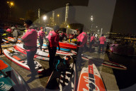 FEATURE - Paris: Bei eisiger KÃ¤lte - Stand-Up Paddleln auf der Seine