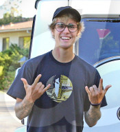 PEOPLE - Total Happy - Justin Bieber strahlt wie ein Maikäfer