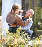 EXKLUSIV - Jaden Smith turtelt mit seiner Freundin in Calabasas