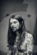 STUDIO - Simon Neil