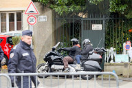 PEOPLE - Johnny Hallyday: Trauernde Fans in Marnes-la-Coquette