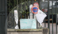PEOPLE - Johnny Hallyday: Trauernde Fans in Marnes-la-Coquette