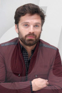 PORTRAIT - Sebastian Stan