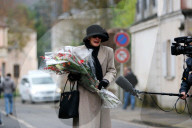 PEOPLE - Johnny Hallyday: Trauernde Fans in Marnes-la-Coquette
