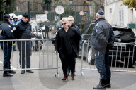PEOPLE - Johnny Hallyday: Trauernde Fans in Marnes-la-Coquette