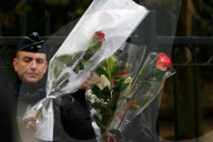PEOPLE - Johnny Hallyday: Trauernde Fans in Marnes-la-Coquette
