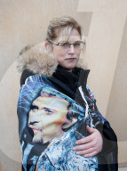 PEOPLE - Johnny Hallyday: Trauernde Fans in Marnes-la-Coquette
