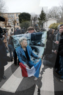 PEOPLE - Johnny Hallyday: Trauernde Fans in Marnes-la-Coquette