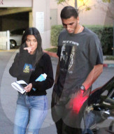 EXKLUSIV - "Schrei nach Liebe": Kourtney Kardashian trägt ein klares Statement