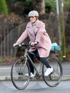 EXKLUSIV - Velosturz von Toni Collette bei den Dreharbeiten von "Wanderlust"