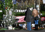 EXCLUSIVE - Blumen und Weihnachtsbäume für George Michael