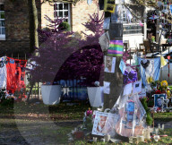 EXCLUSIVE - Blumen und Weihnachtsbäume für George Michael