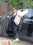 EXKLUSIV - Hochschwangere Jessica Alba nimmt ihr Stillkissen mit ins Yoga