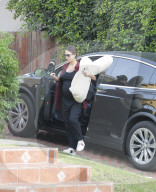 EXKLUSIV - Hochschwangere Jessica Alba nimmt ihr Stillkissen mit ins Yoga