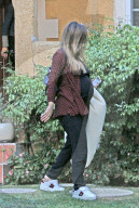 EXKLUSIV - Hochschwangere Jessica Alba nimmt ihr Stillkissen mit ins Yoga