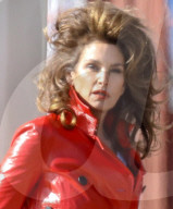 EXKLUSIV - Cindy Crawford macht ein Fotoshooting im 80er Jahre-Stil