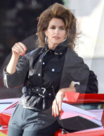 EXKLUSIV - Cindy Crawford macht ein Fotoshooting im 80er Jahre-Stil