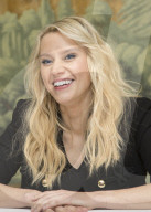 PORTRAIT - Kate McKinnon