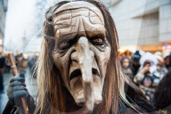 FEATURE - Traditioneller Krampus-Lauf in München auf den Weihnachtsmärkten