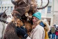 FEATURE - Traditioneller Krampus-Lauf in München auf den Weihnachtsmärkten