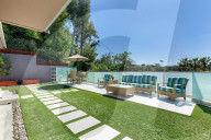 PEOPLE - So wohnt John Francis Daley in Encino