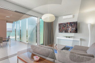 PEOPLE - So wohnt John Francis Daley in Encino