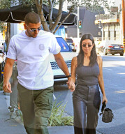 PEOPLE - Kourtney Kardashian glücklich an der Hand von Younes Bendjima