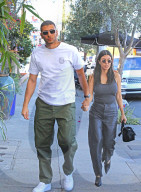 PEOPLE - Kourtney Kardashian glücklich an der Hand von Younes Bendjima