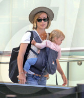 PEOPLE - Reisezeit: Olivia Wilde und Jason Sudeikis am Flughafen von LA