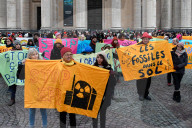 NEWS - Paris: Klimaaktivisten protestieren am 'One Planet' Gipfel